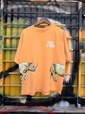 Vintage One Planet Animal Campaign T-shirt Medium - ,